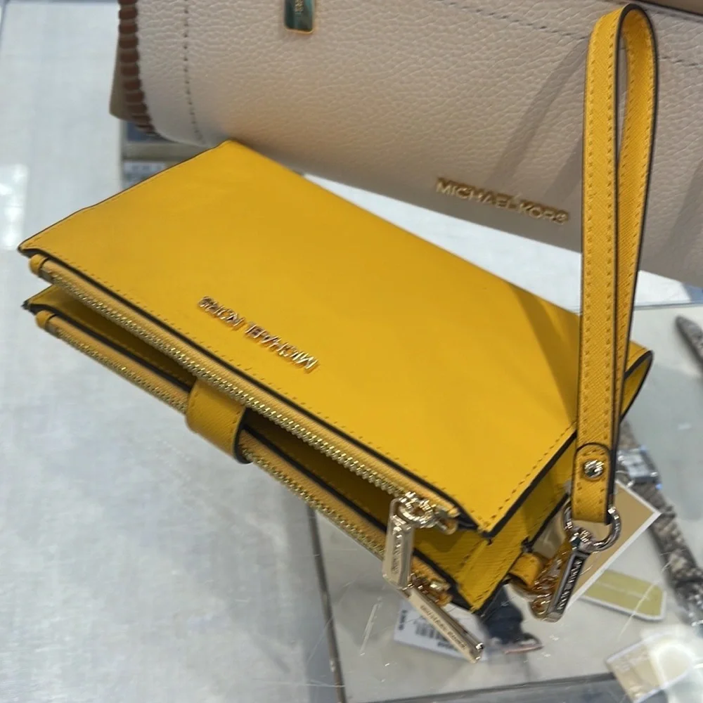 Michael Kors Jet Set Travel Large Double Zip Leather Wristlet phone holder  NWT
